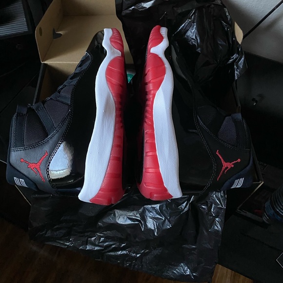 bred 11s size 9